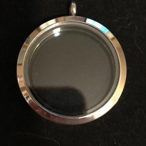 Floating Locket Pendant Silver/Stainless steel look pendant